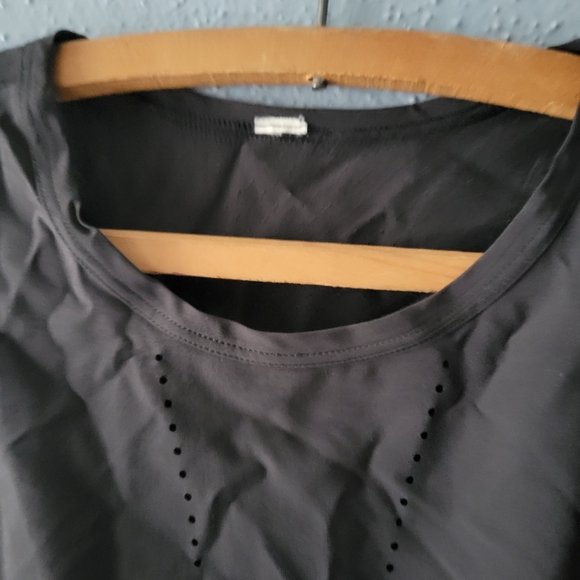 Lululemon top - Picture 3 of 4
